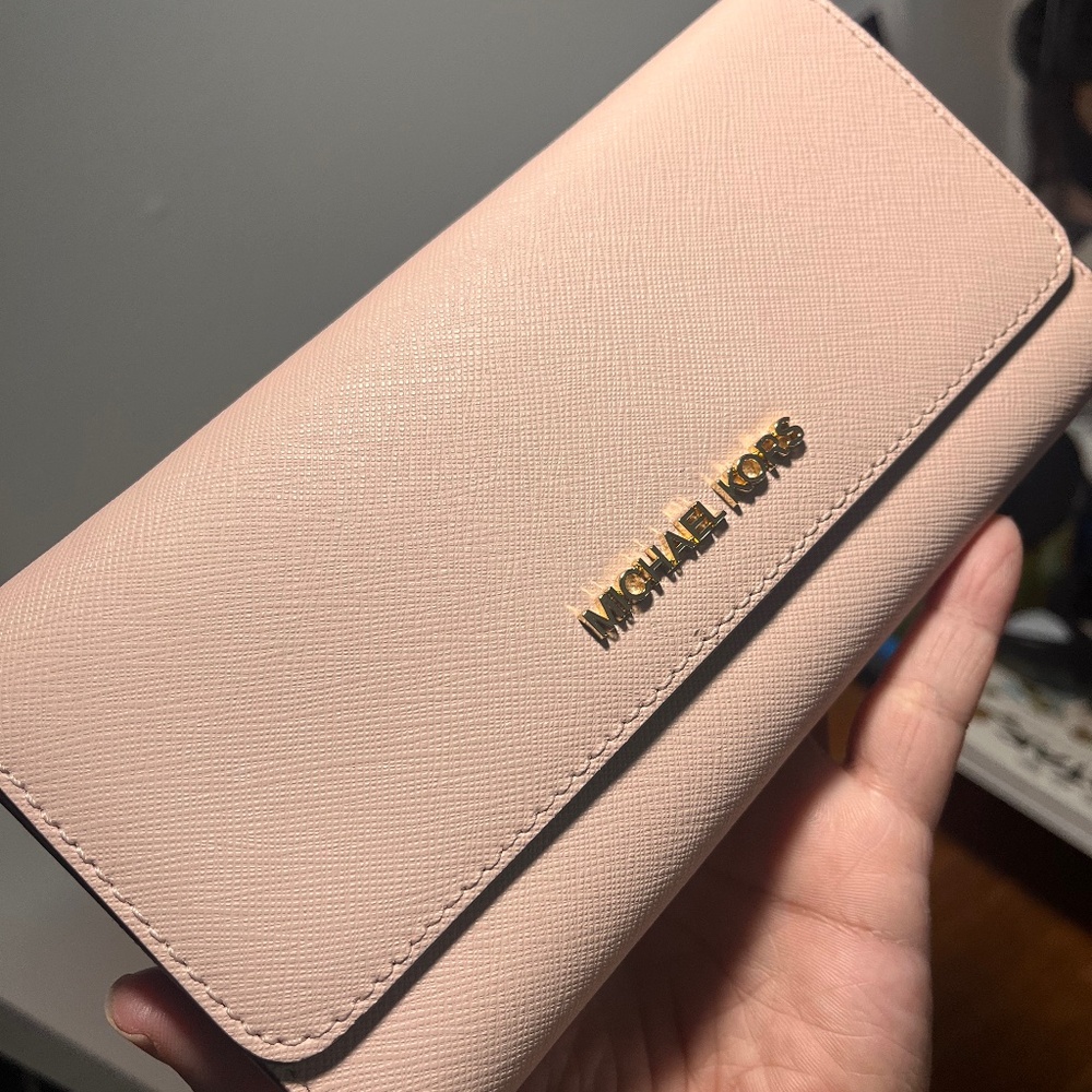 Michael kors trifold wallet